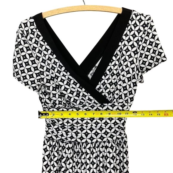 Women's Dress Barn Geometric Black & White V-Neck Midi Dress - Size Small - Picture 6 of 8